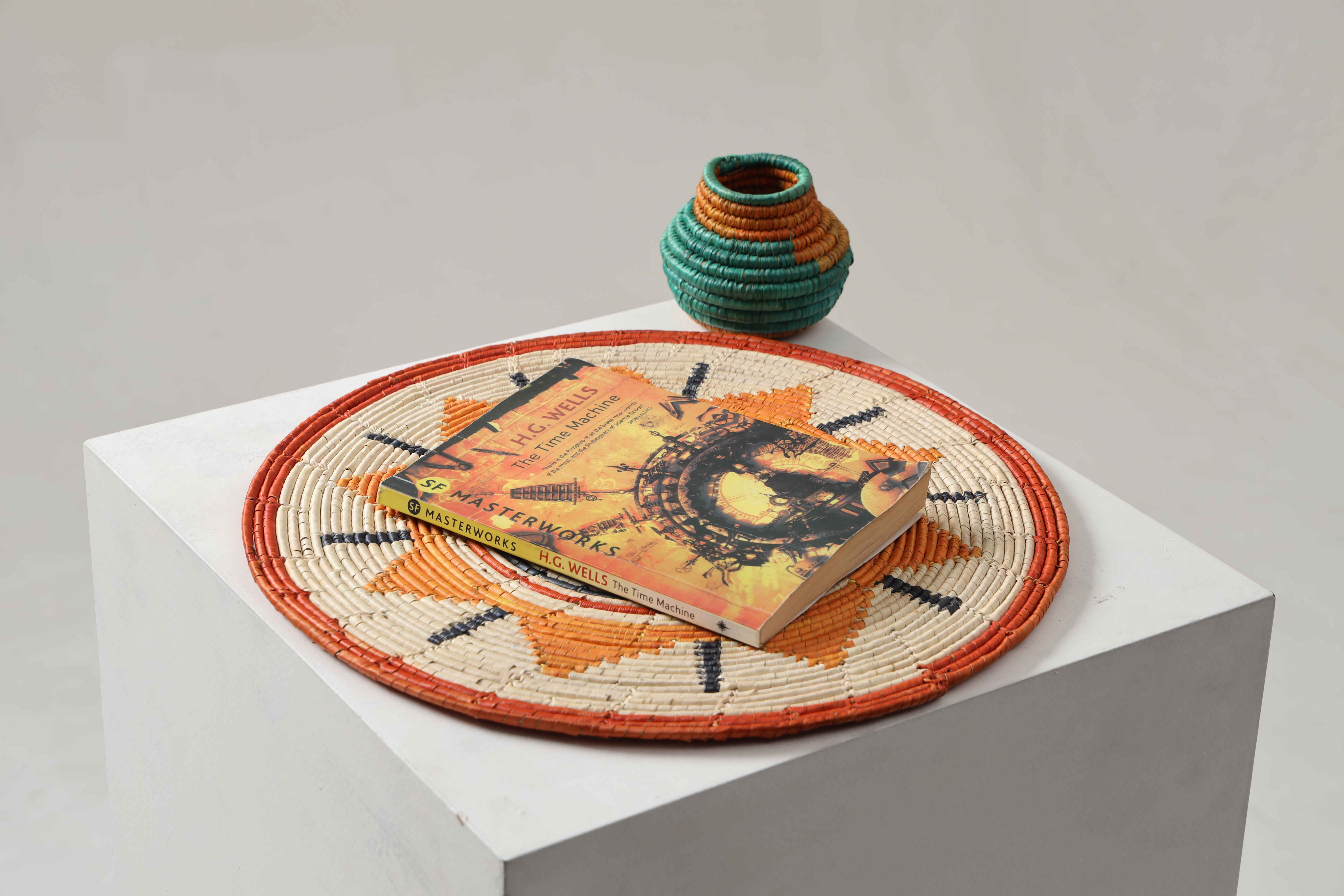 HAND WOVEN THIN MAT BASKETS (NIBV)
