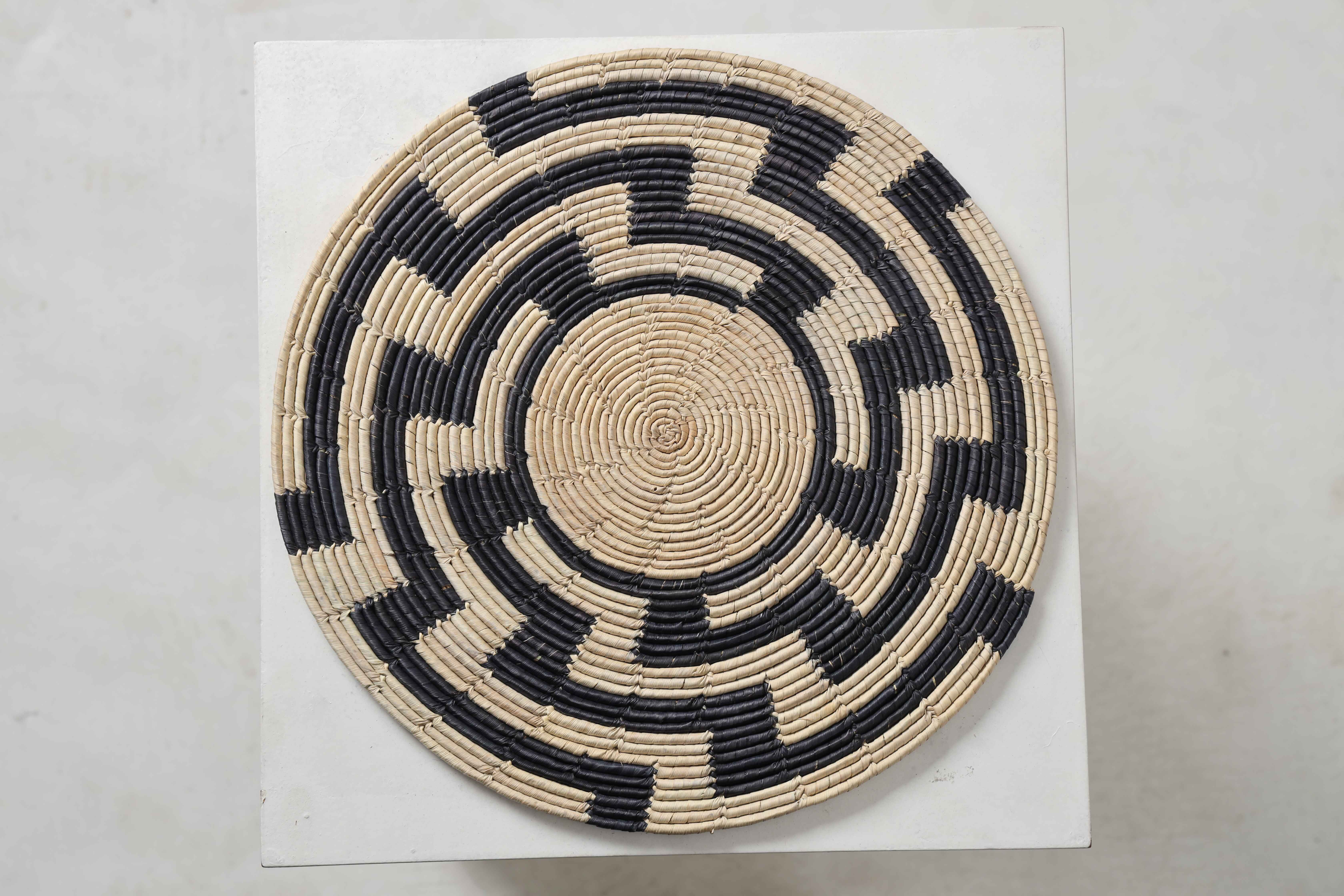 HAND WOVEN THIN MAT BASKETS (NIBV)