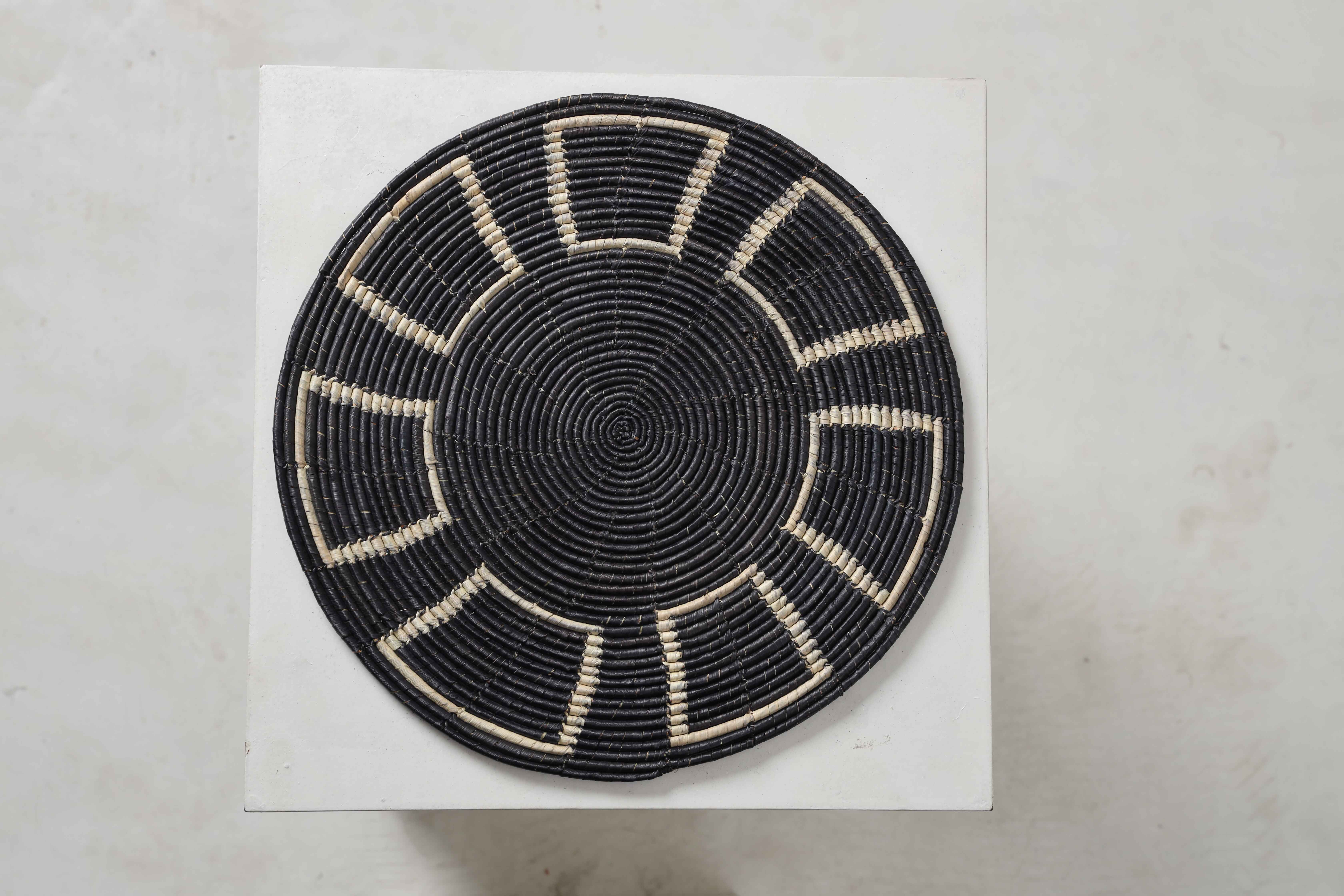 HAND WOVEN THIN MAT BASKETS (NIBV)