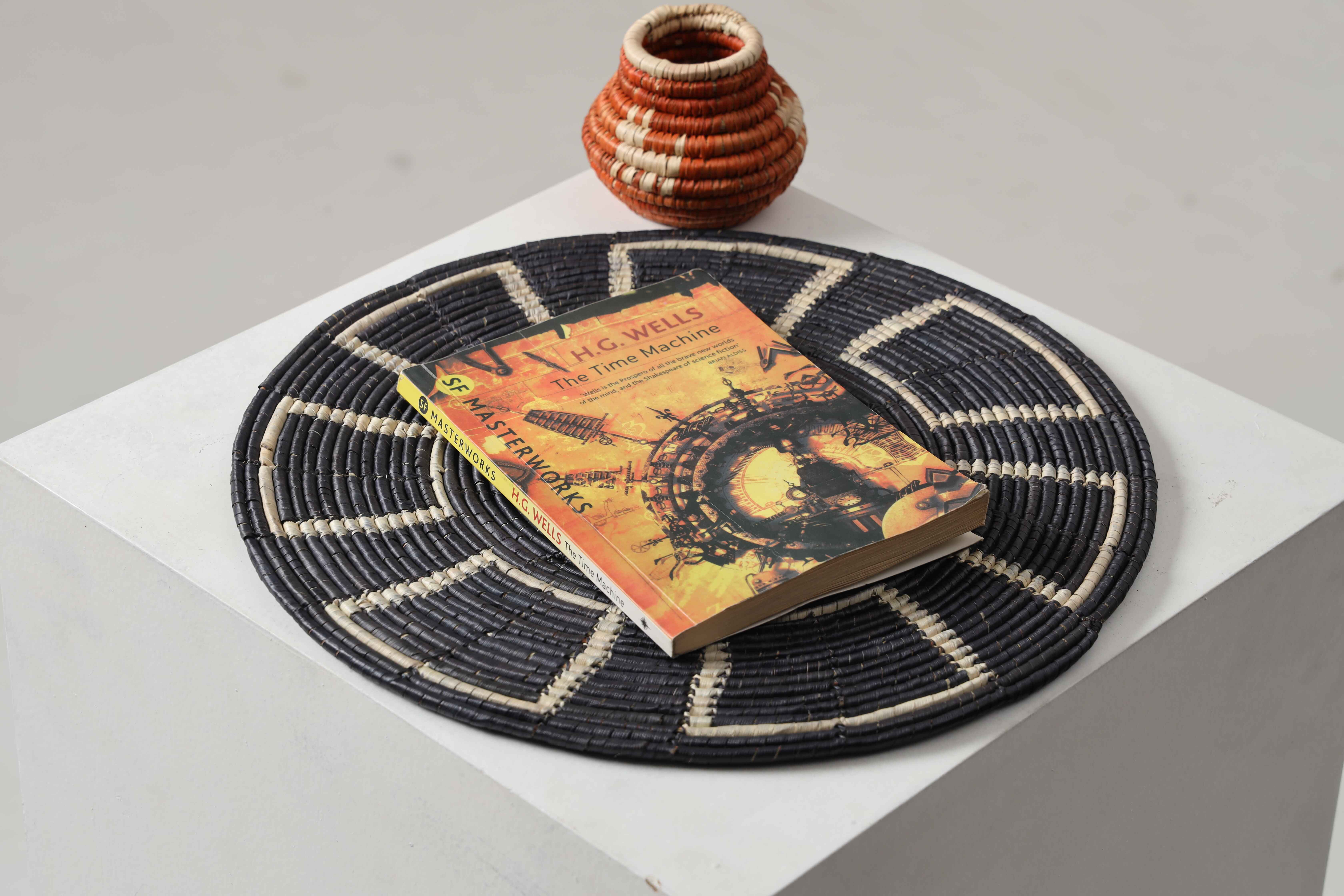 HAND WOVEN THIN MAT BASKETS (NIBV)