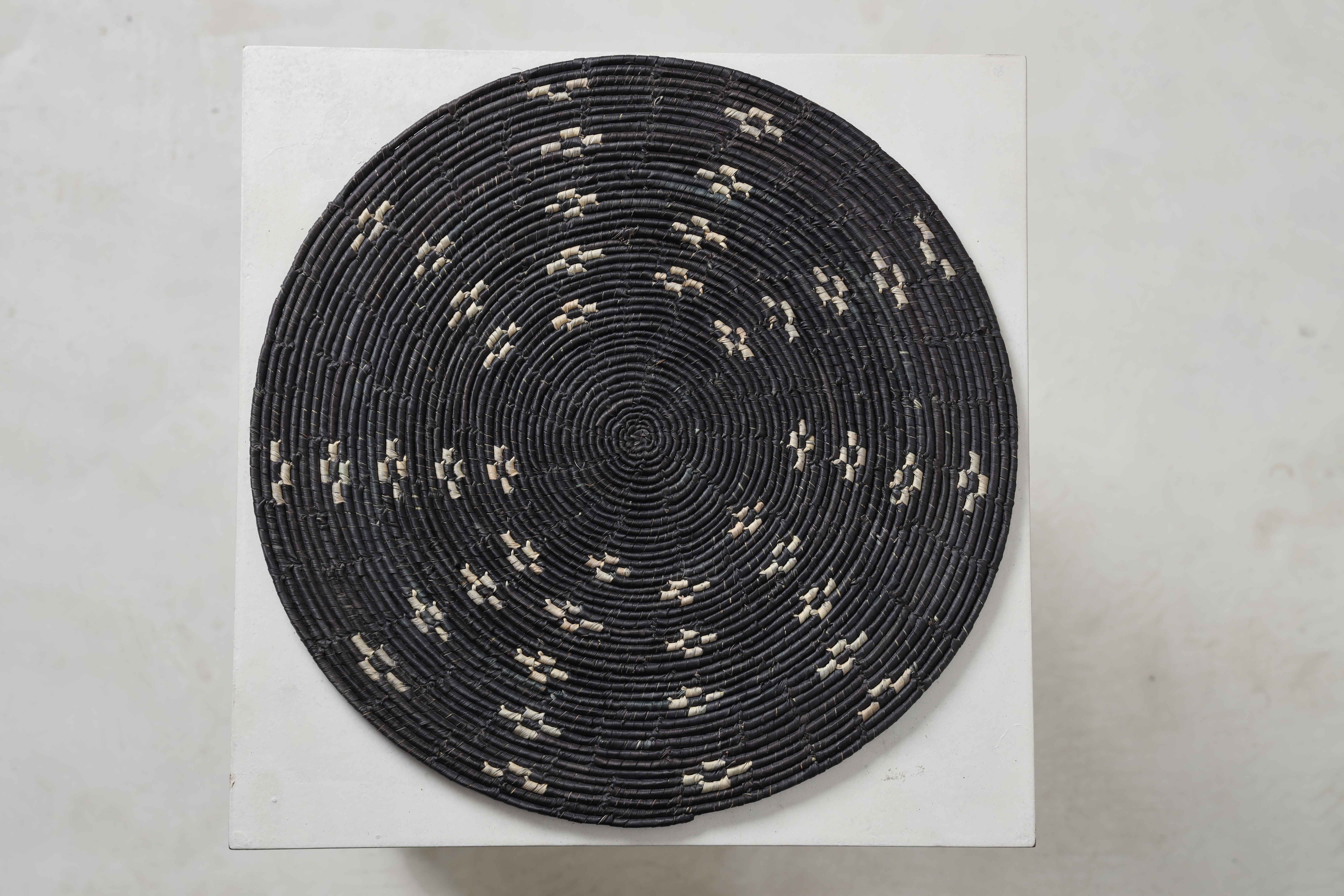 HAND WOVEN THIN MAT BASKETS (NIBV)