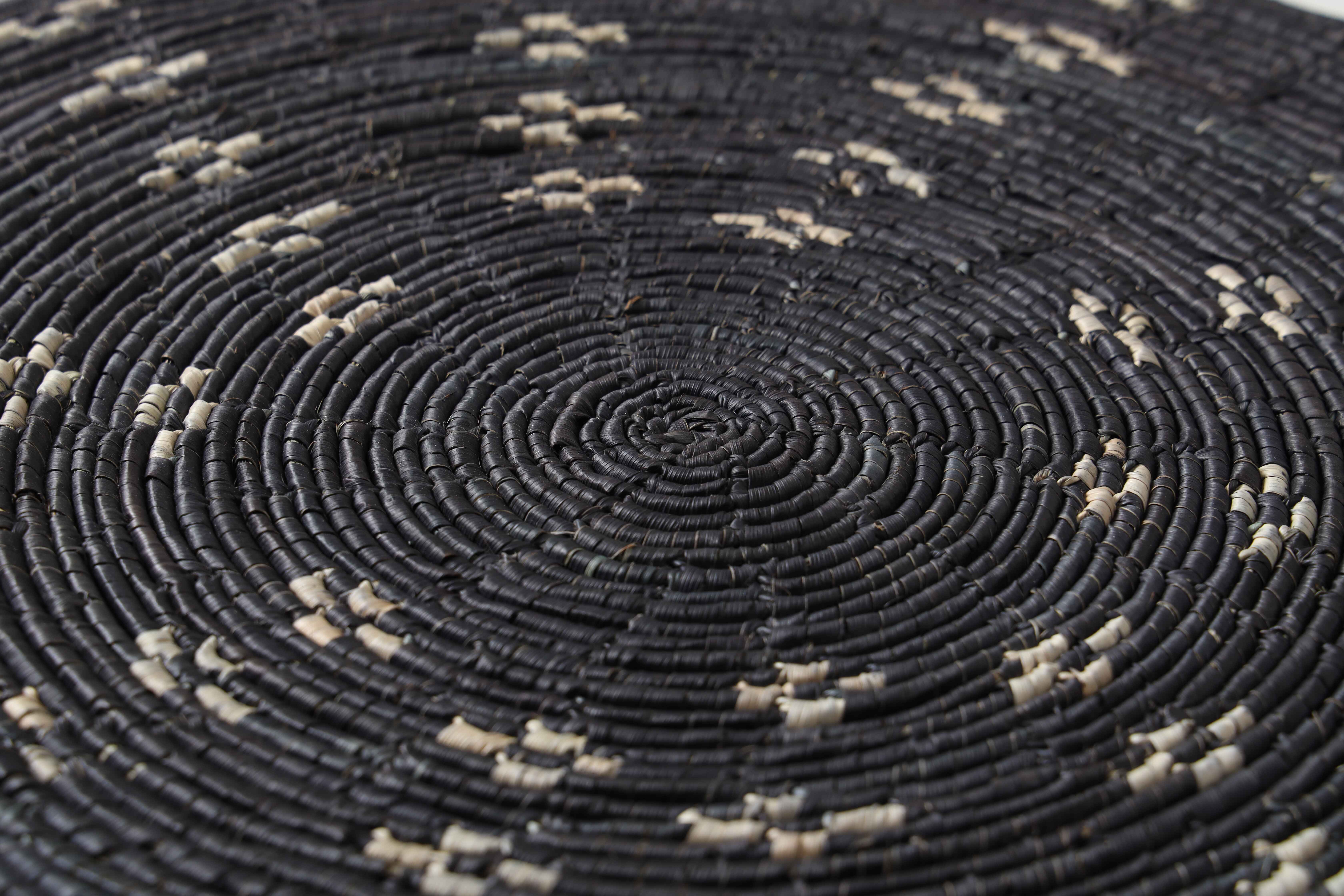 HAND WOVEN THIN MAT BASKETS (NIBV)