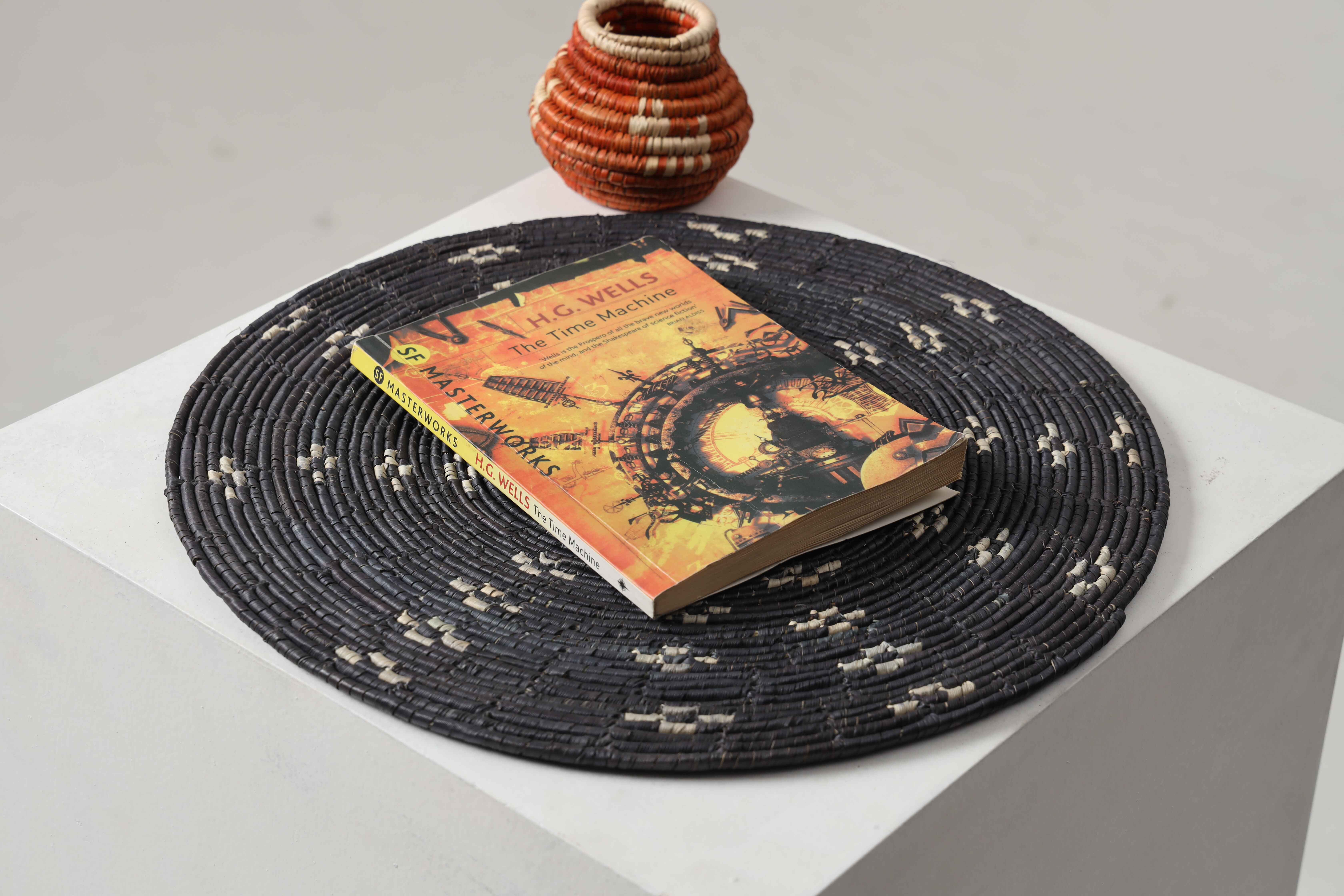 HAND WOVEN THIN MAT BASKETS (NIBV)