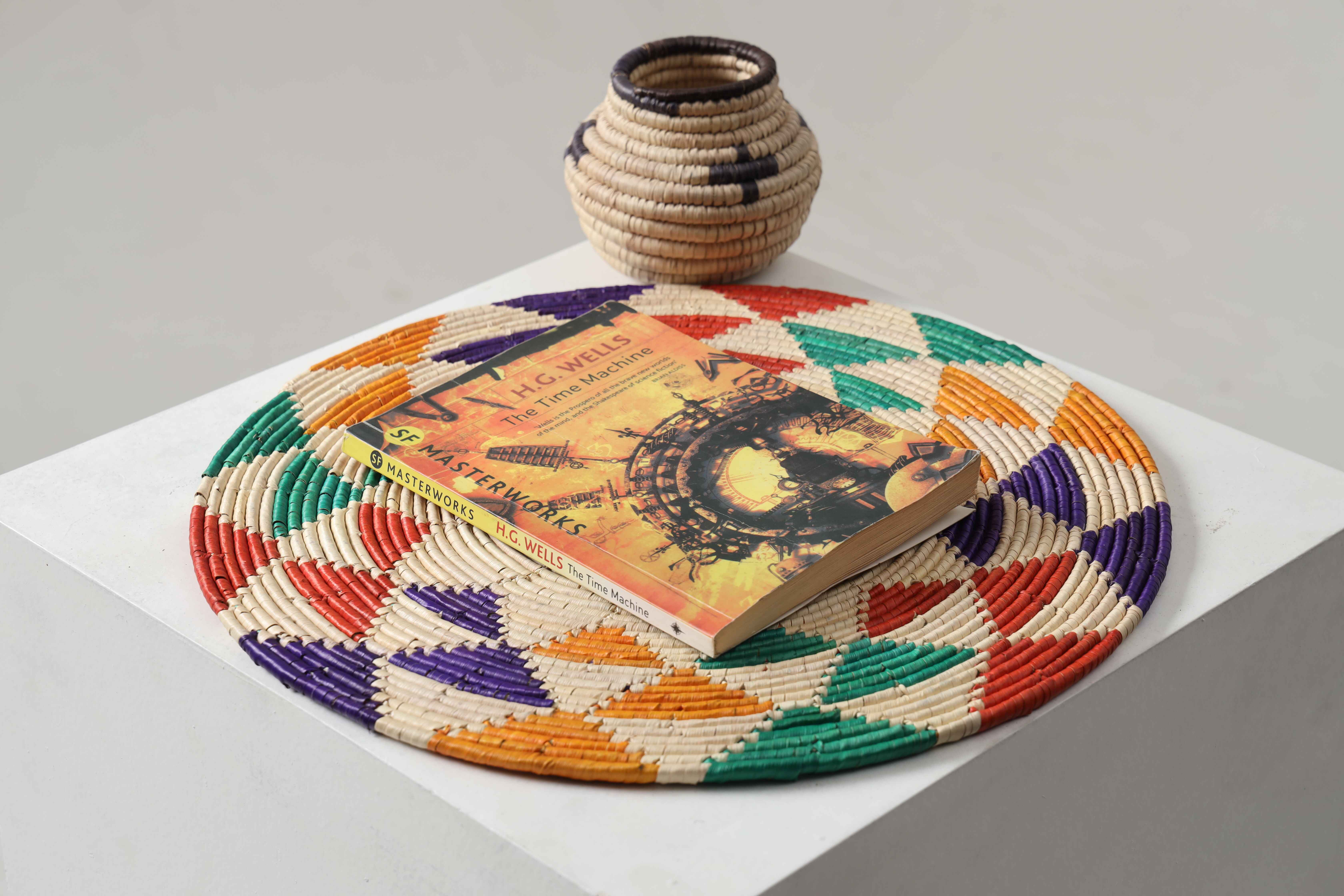 HAND WOVEN THIN MAT BASKETS (NIBV)