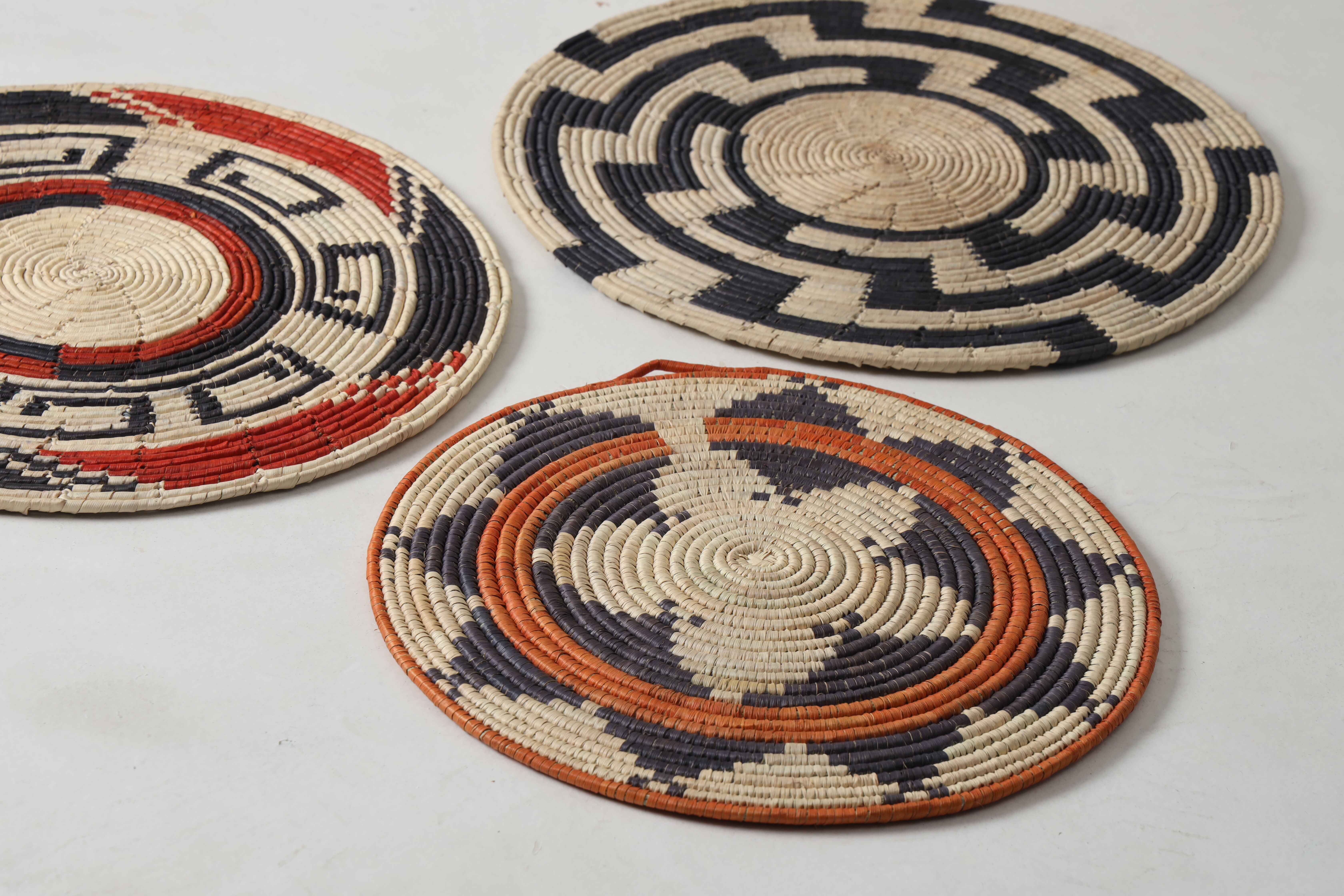 HAND WOVEN THIN MAT BASKETS (NIBV)