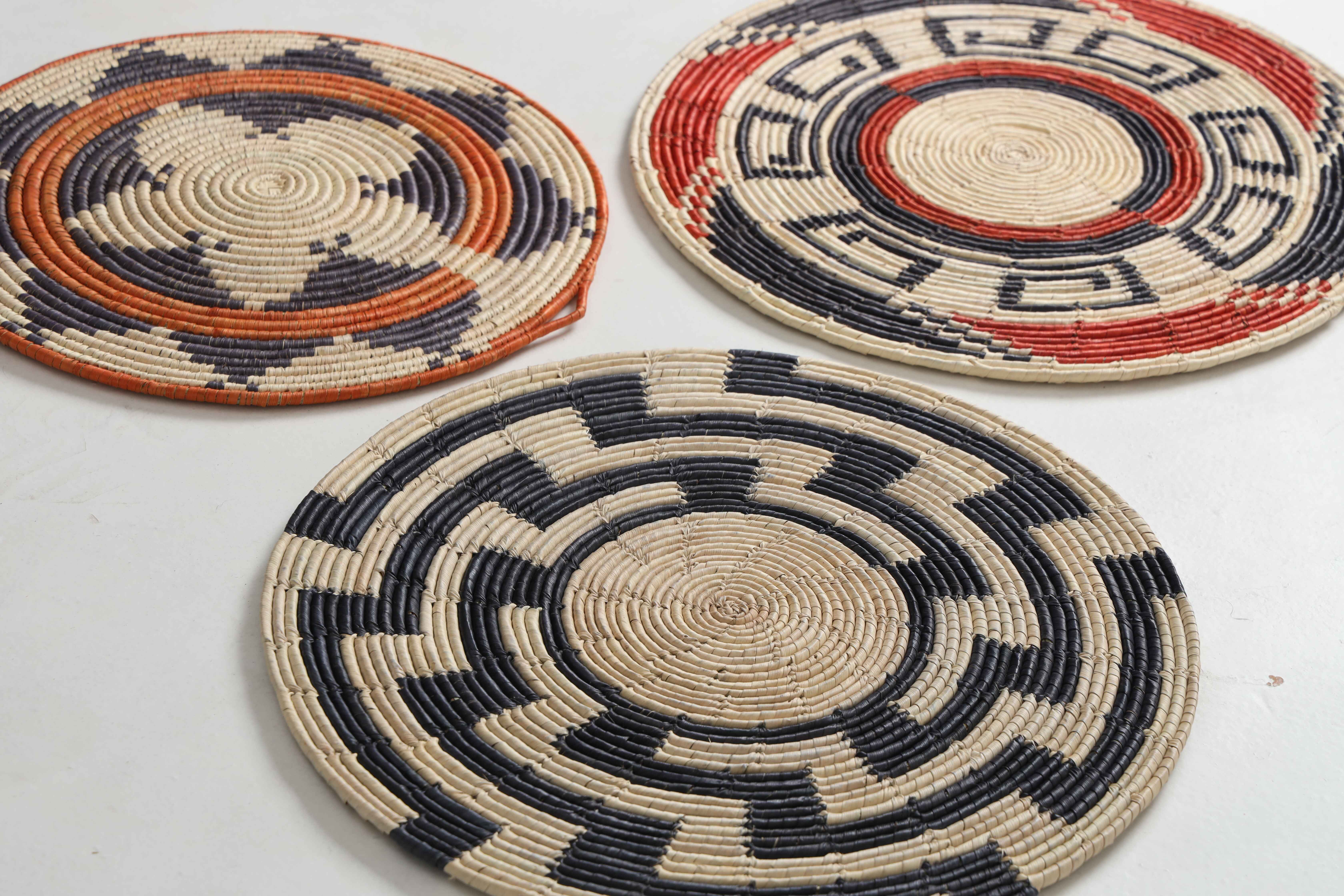HAND WOVEN THIN MAT BASKETS (NIBV)