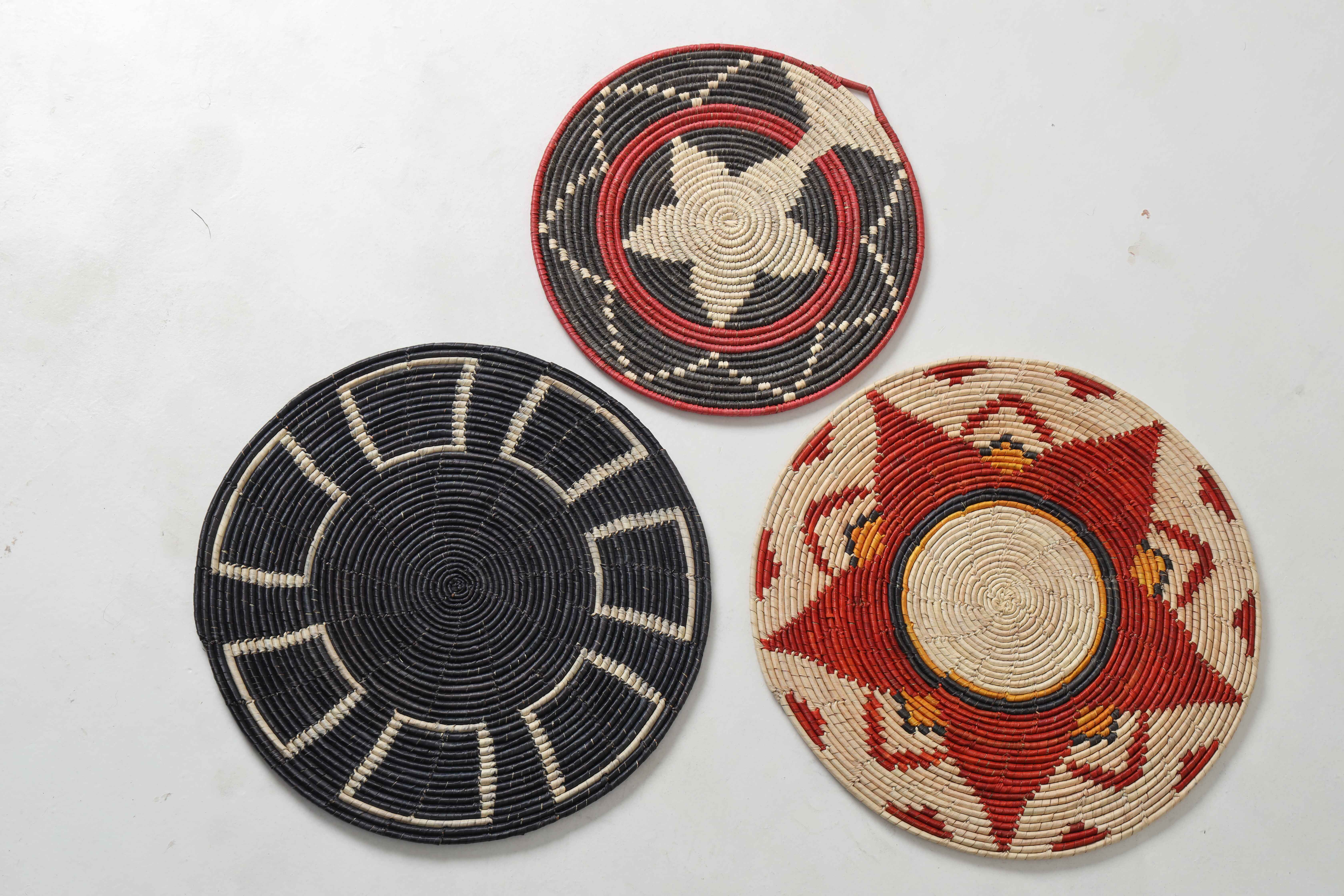 HAND WOVEN THIN MAT BASKETS (NIBV)