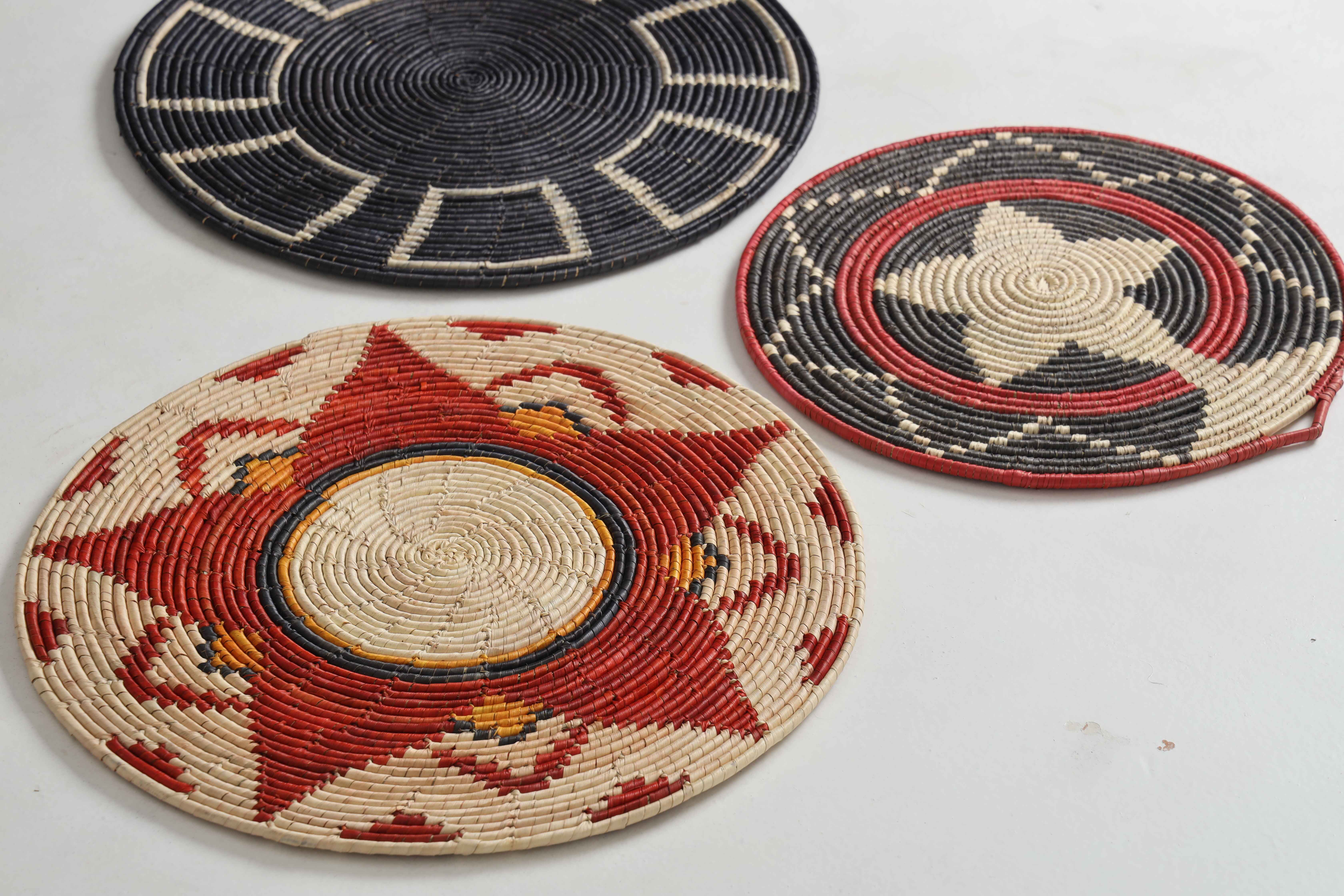 HAND WOVEN THIN MAT BASKETS (NIBV)