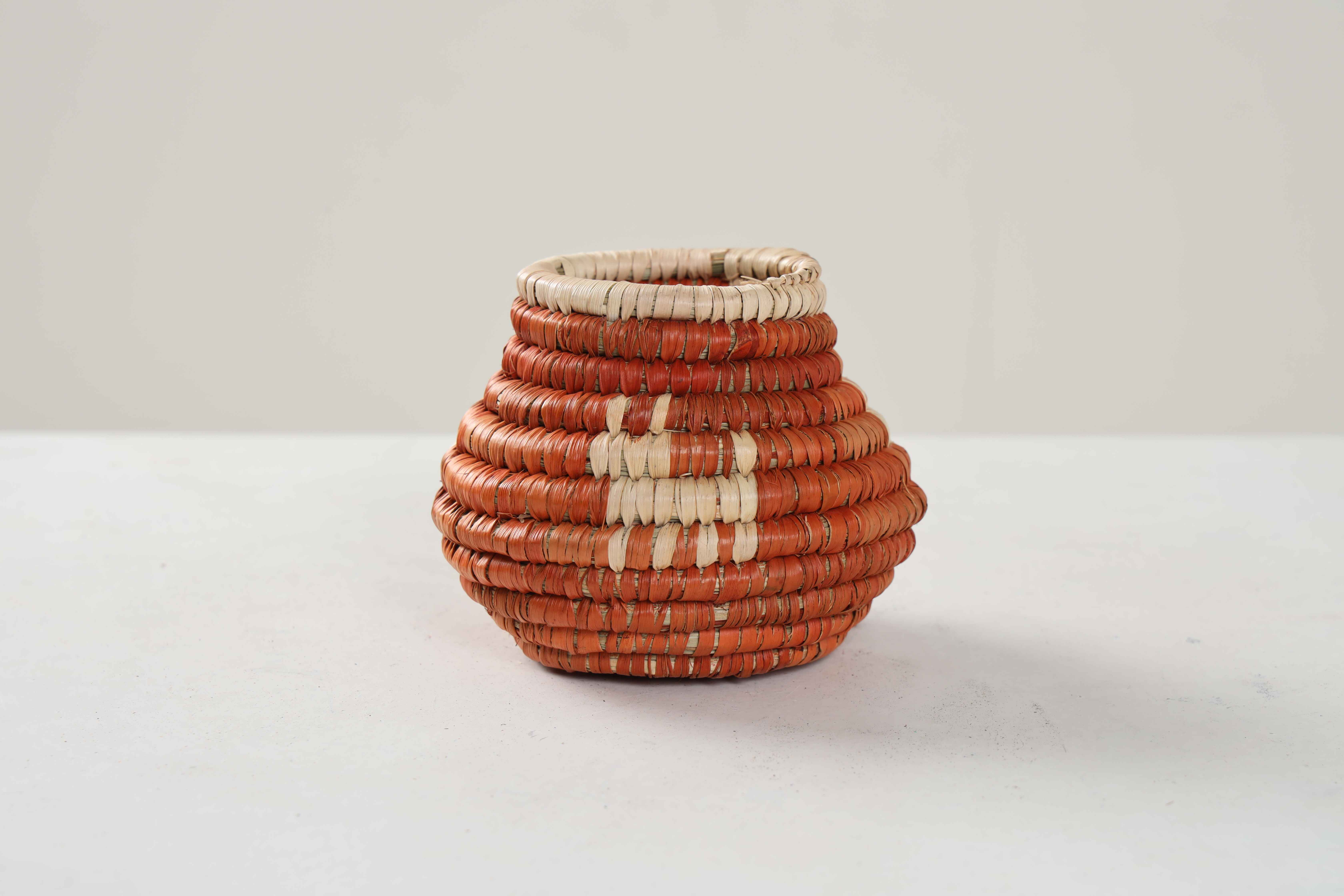 HAND WOVEN MINIATURE-POTTER BASKETS (NJEU) - 324 HAND WOVEN MINIATURE-POTTER BASKETS (NJEU) - 324