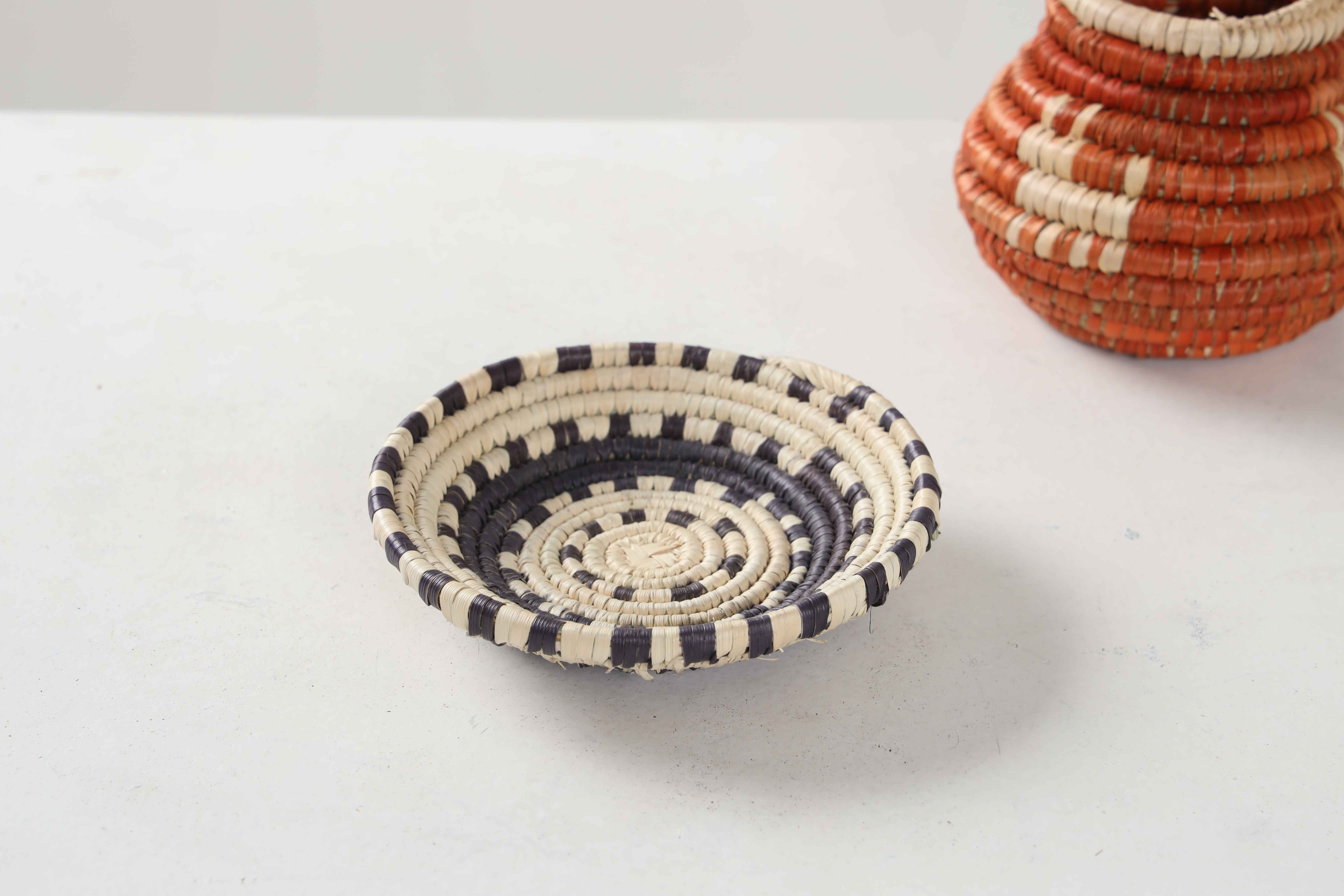 HAND WOVEN MINIATURE BASKETS (NLAU)