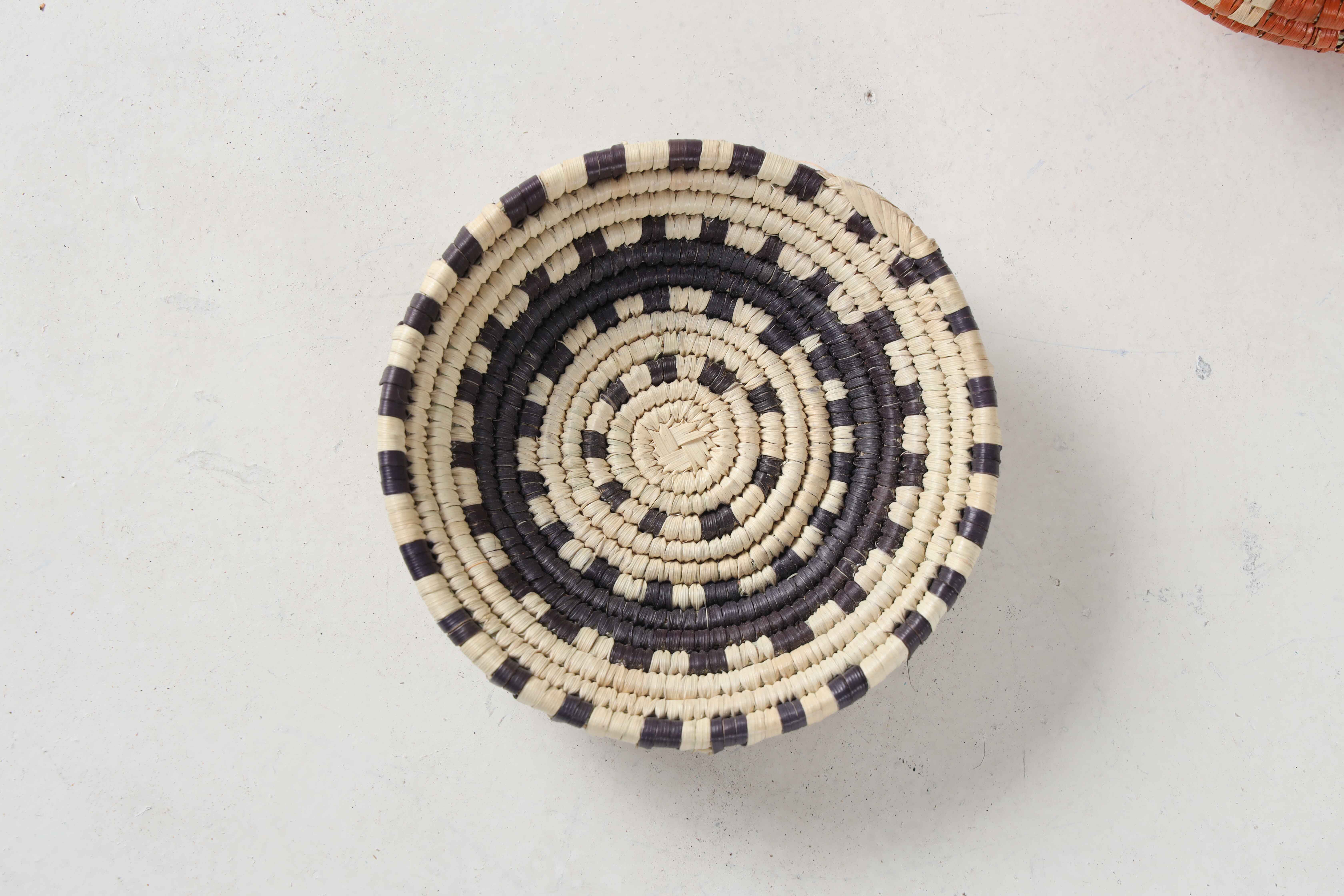 HAND WOVEN MINIATURE BASKETS (NLAU)