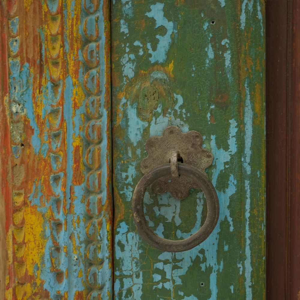 DISCOVER VINTAGE WOODEN TREASURE STRONGER CABNET
