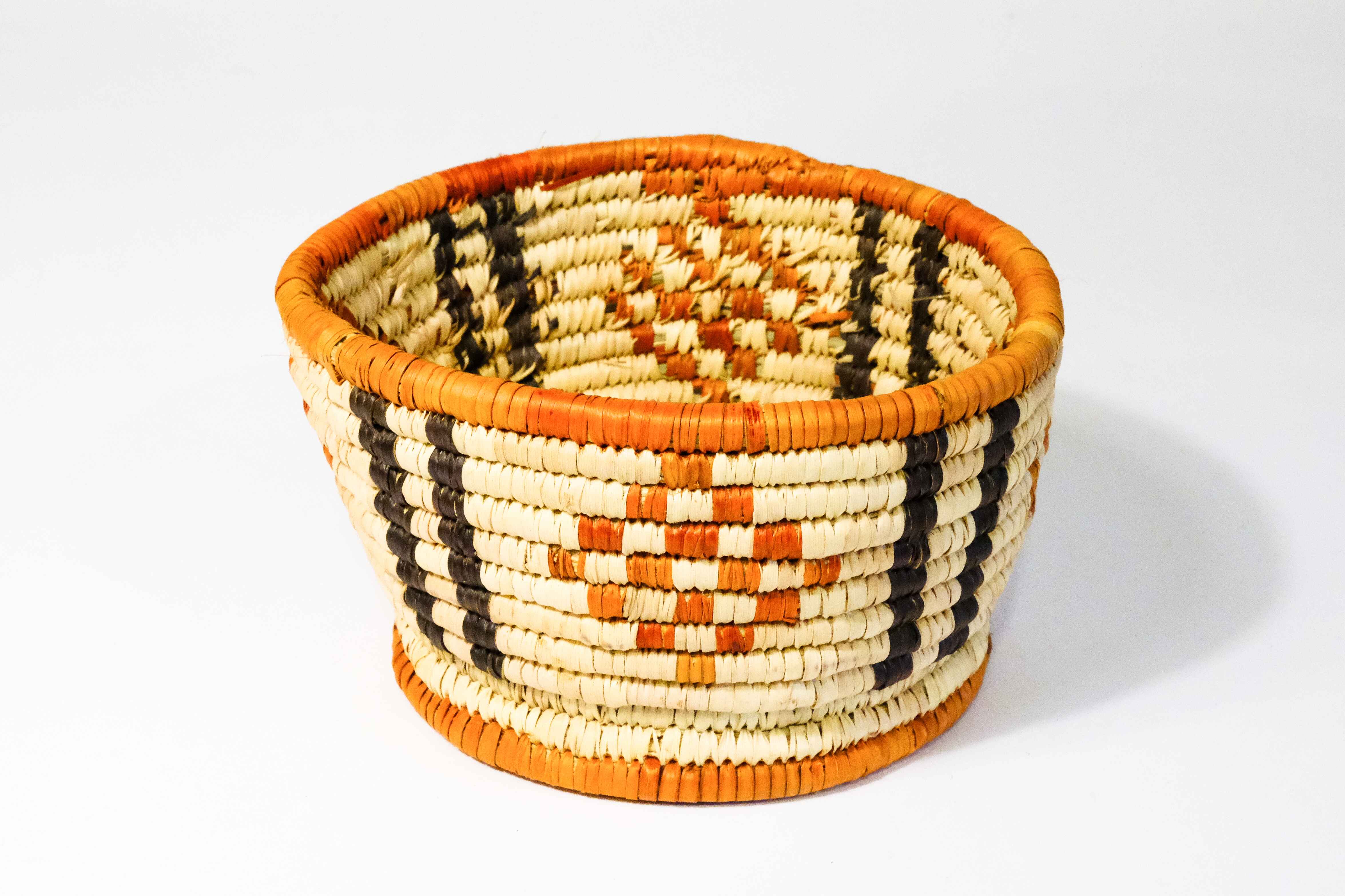 HAND WOVEN CANDY BASKETS (NBAU)