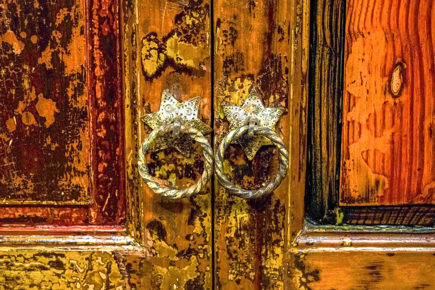 DISCOVER HERITAGE AND CULTURAL DECOR