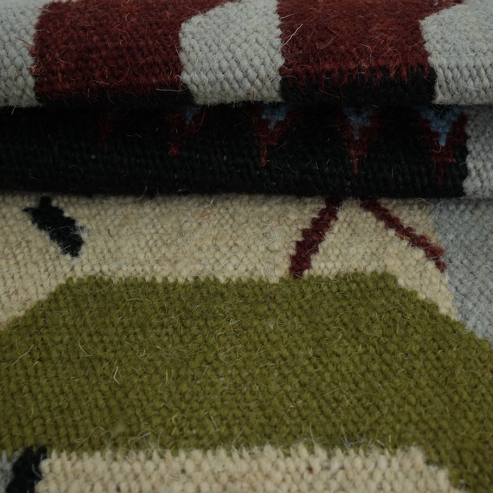 HAND WOVEN NATIVE STYLE COLLECTOR'S GRAND SOUTHWEST RUGS (NHWD)