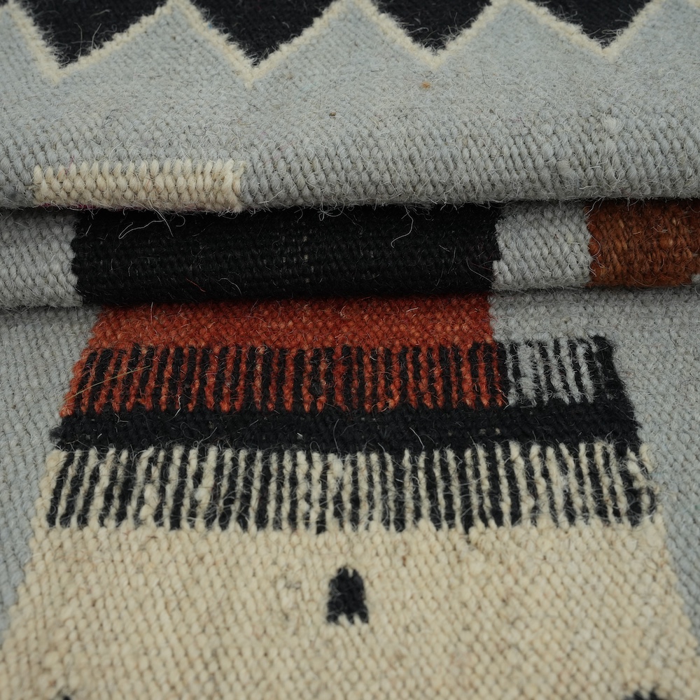 HAND WOVEN NATIVE STYLE COLLECTOR'S GRAND SOUTHWEST RUGS (NHWD)