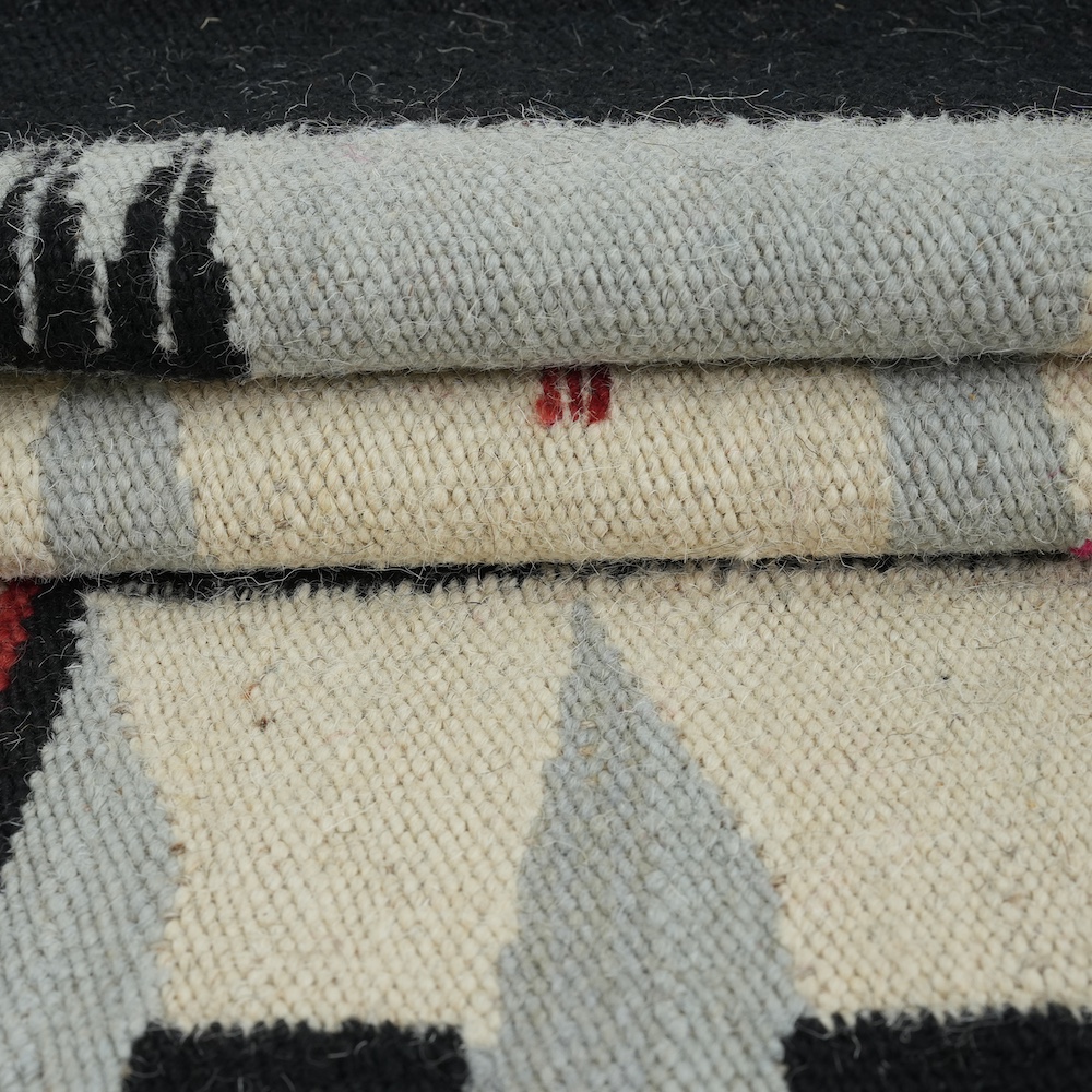 HAND WOVEN NATIVE STYLE COLLECTOR'S GRAND SOUTHWEST RUGS (NHWD)