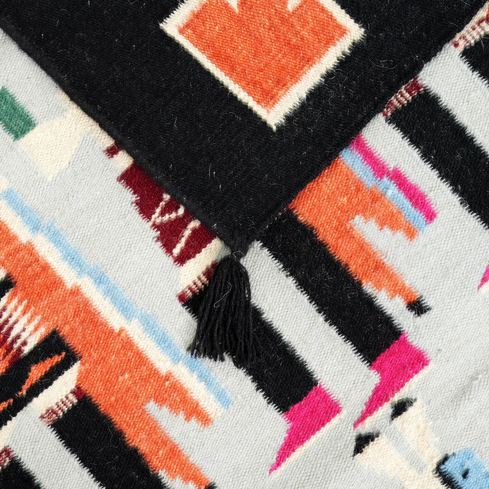 HAND WOVEN NATIVE STYLE COLLECTOR'S GRAND SOUTHWEST RUGS (NHWD)