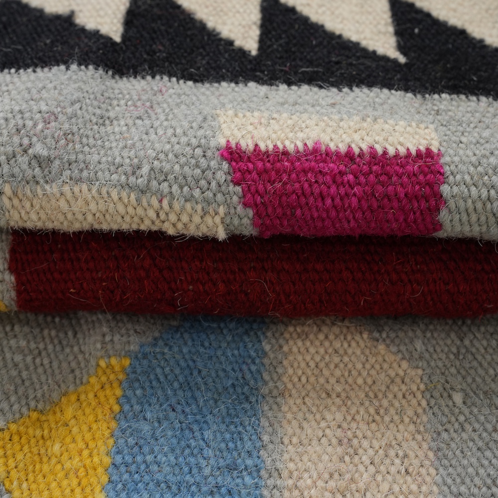 HAND WOVEN NATIVE STYLE COLLECTOR'S GRAND SOUTHWEST RUGS (NHWD)