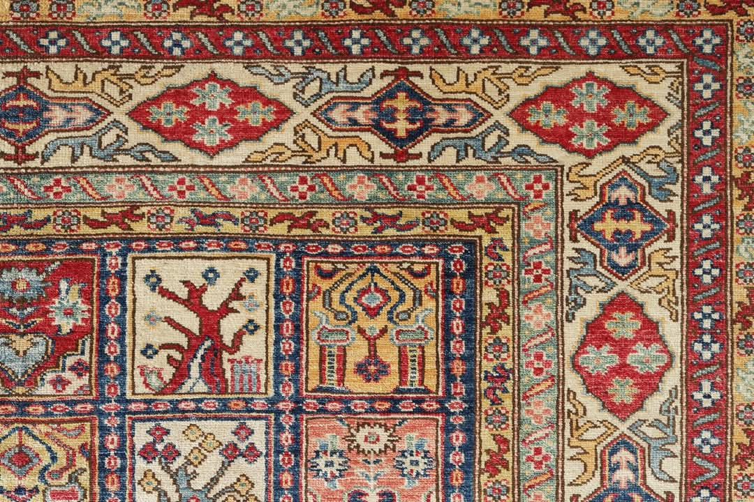 HAND WOVEN VEGETABLE DYED HAND KNOTTED CARPET