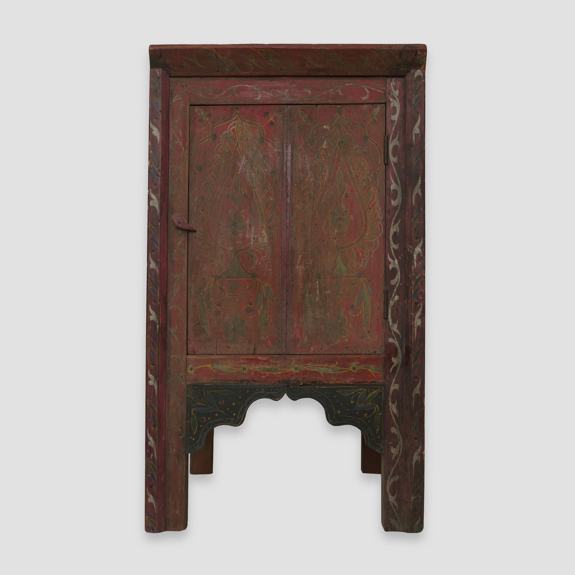 DISCOVER VINTAGE STYLE HAND PANITED CABINTS 