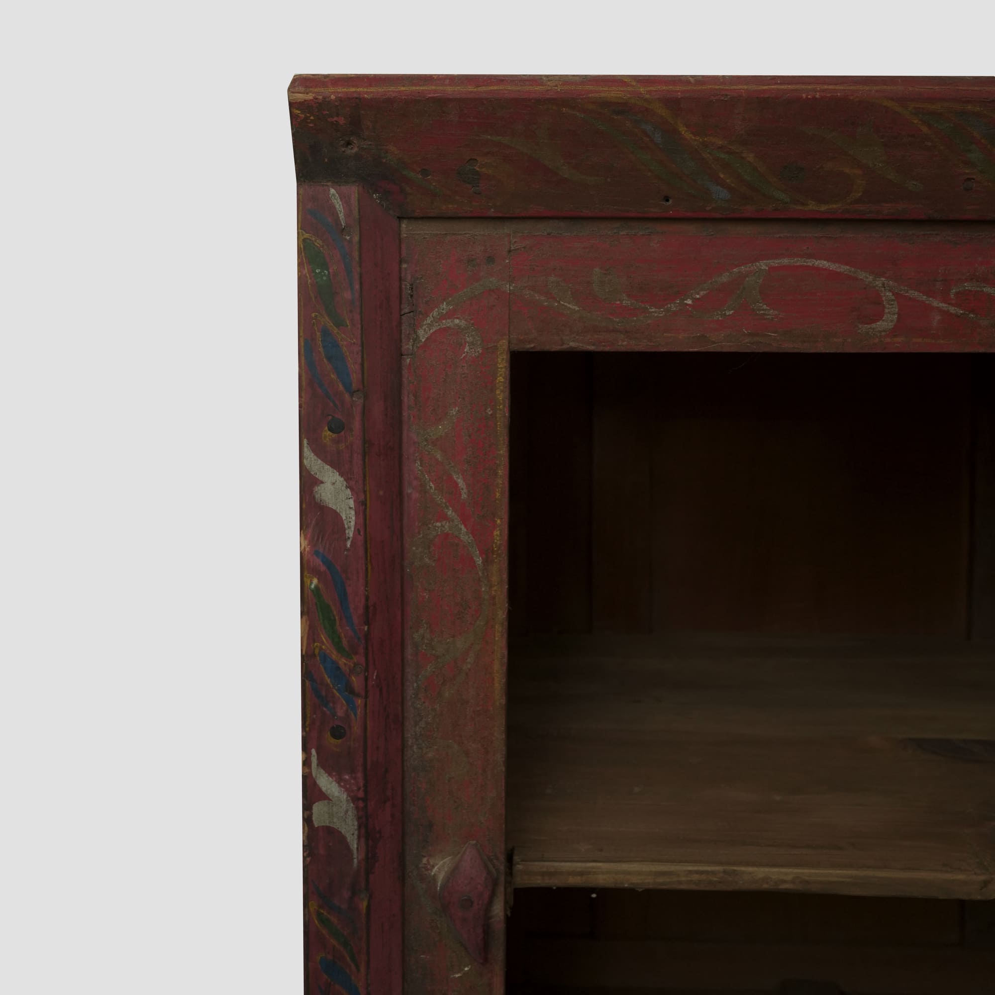 DISCOVER VINTAGE STYLE HAND PANITED CABINTS 