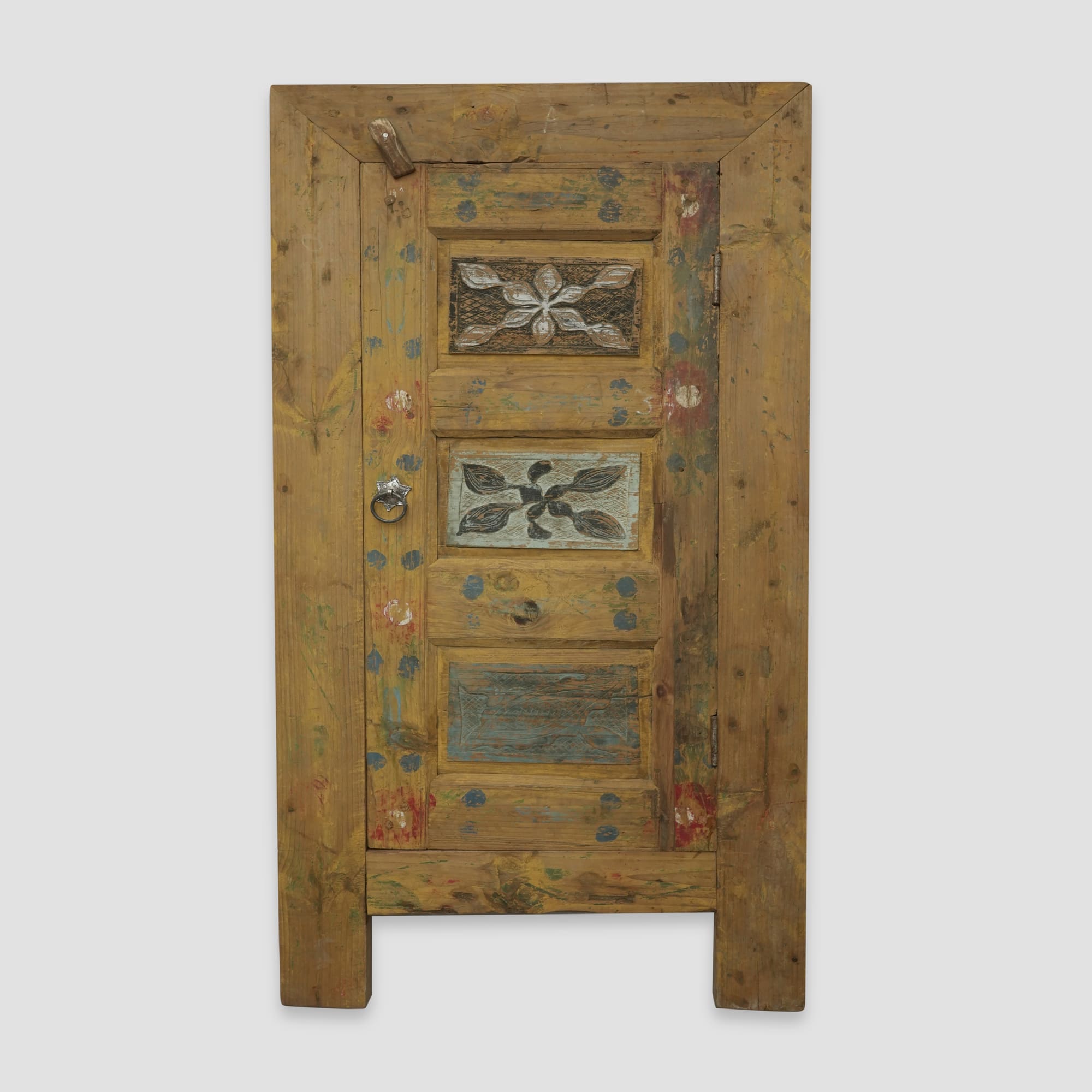 DISCOVER VINTAGE WOODEN TREASURE STRONGER CABINET