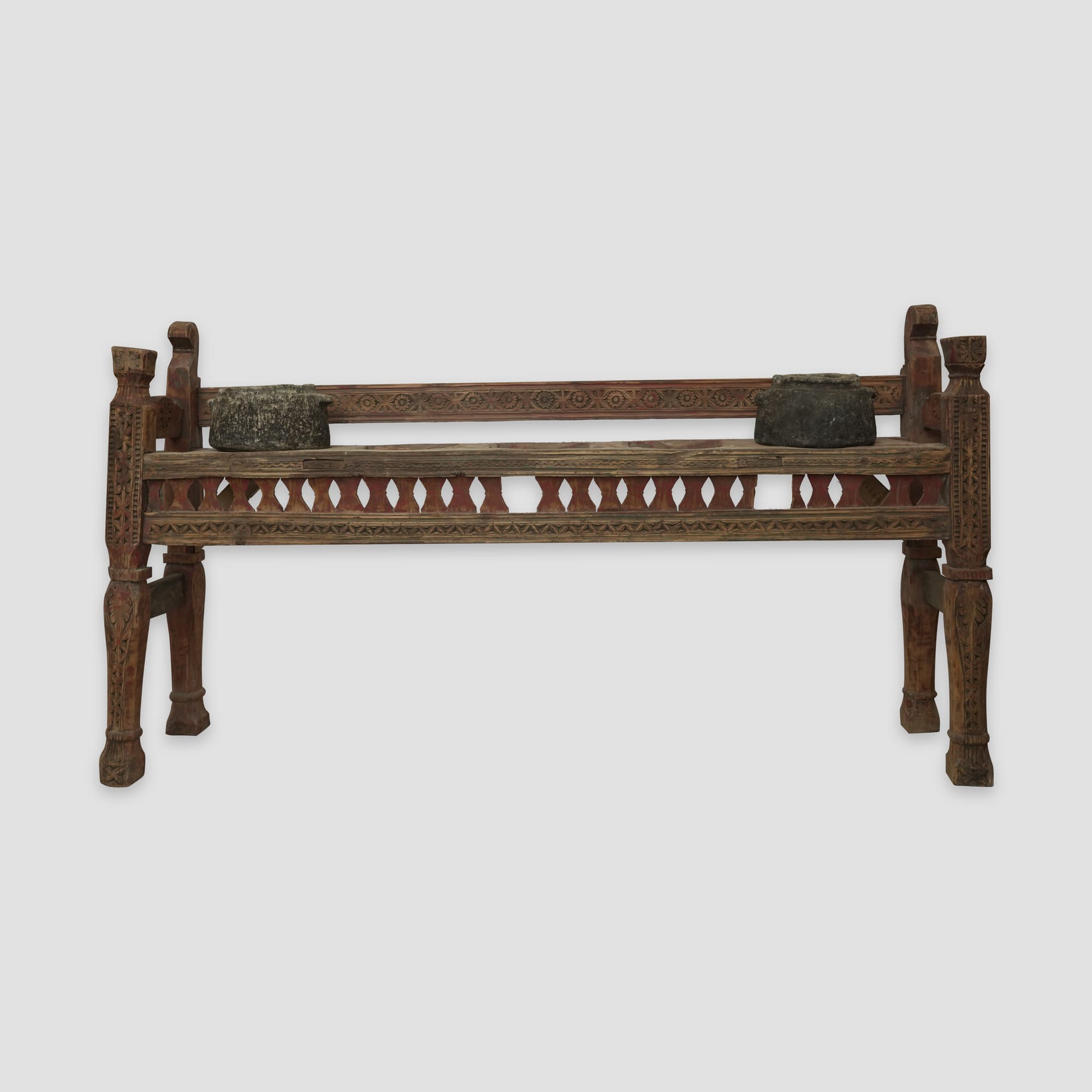 DISCOVER VINTAGE WOODEN FIVE POT & FLOWER STAND