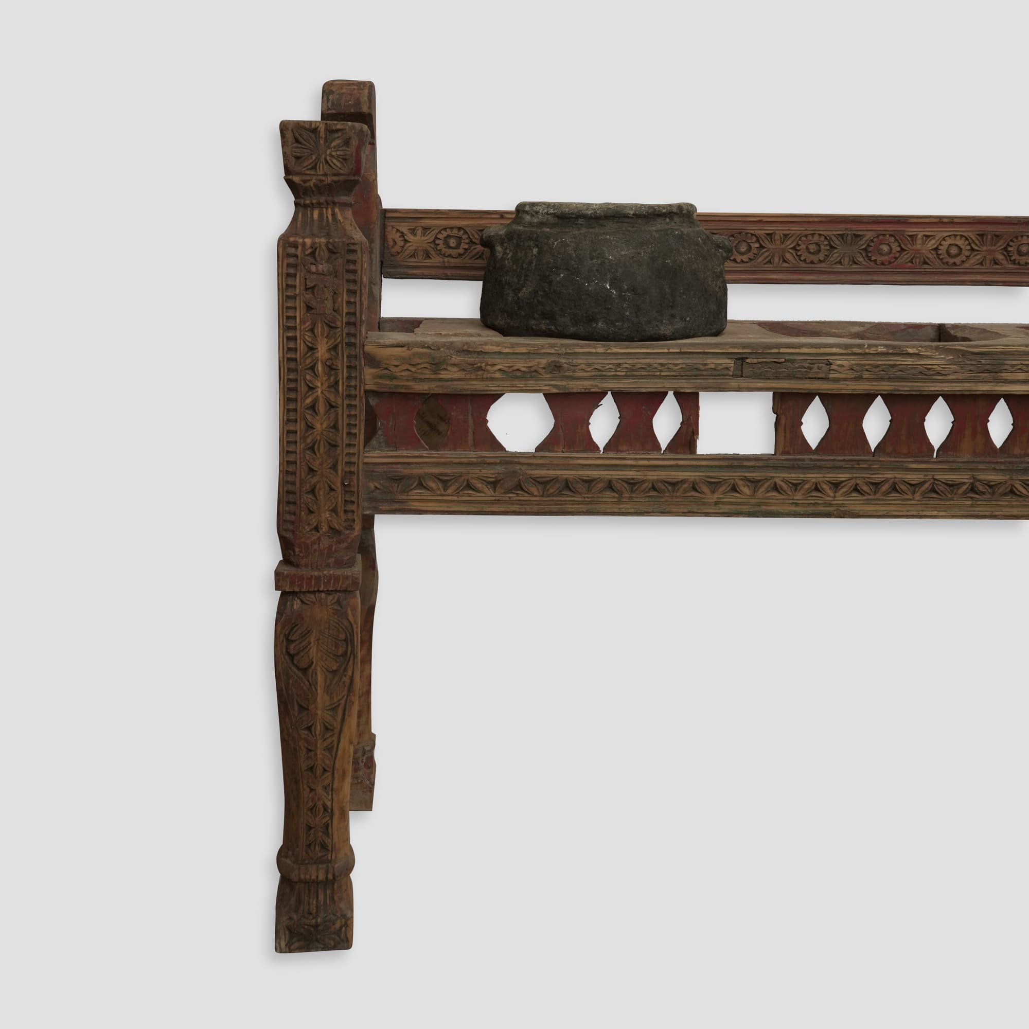 DISCOVER VINTAGE WOODEN FIVE POT & FLOWER STAND