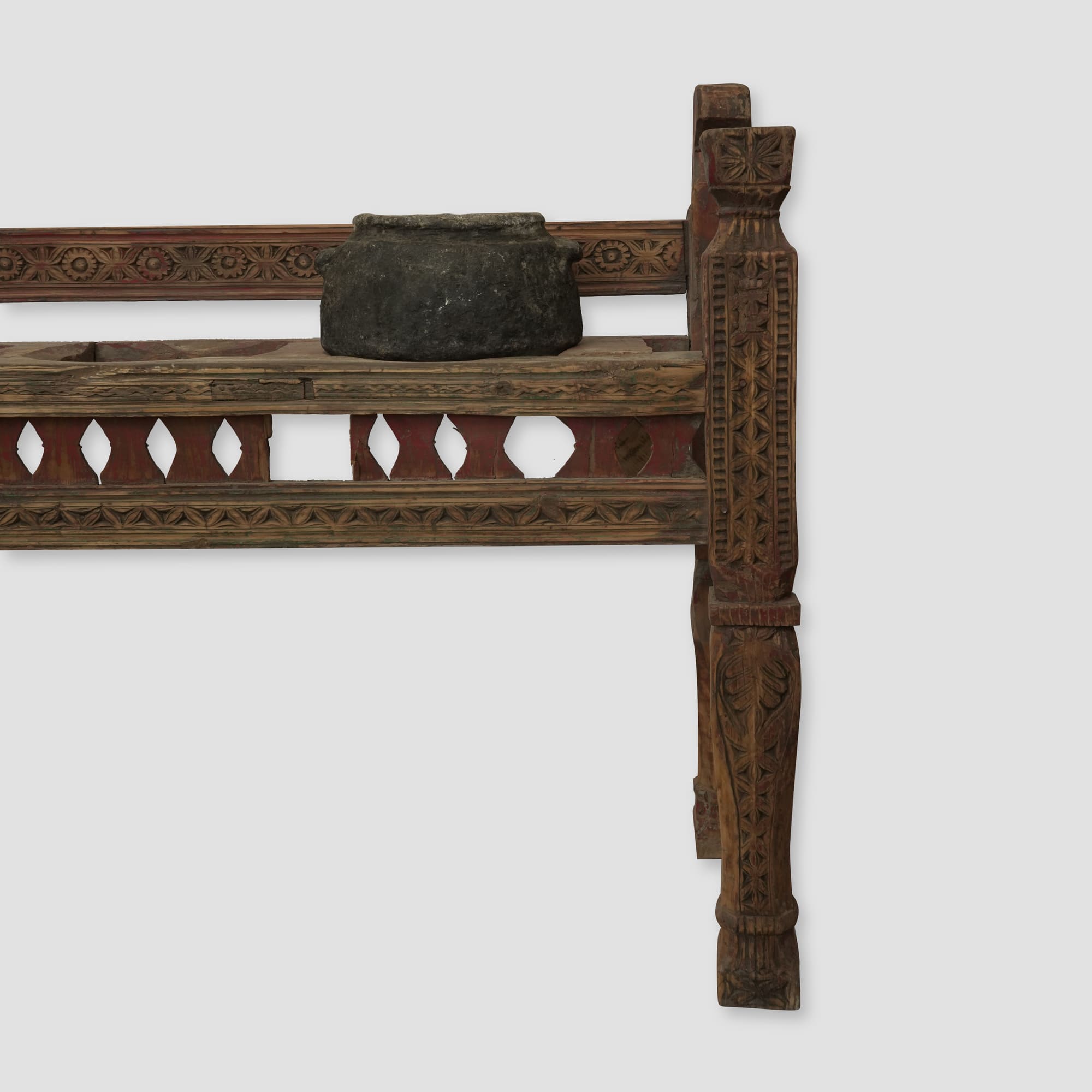 DISCOVER VINTAGE WOODEN FIVE POT & FLOWER STAND